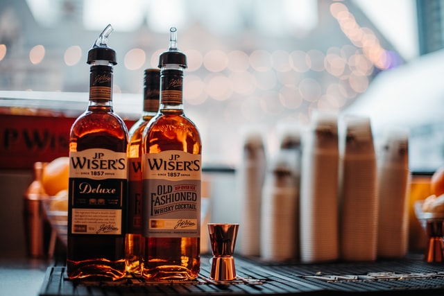Co dokładnie sprawia, że ​​whisky jest „pojedynczym słodem”, „pojedynczym ziarnem” lub „mieszanką”